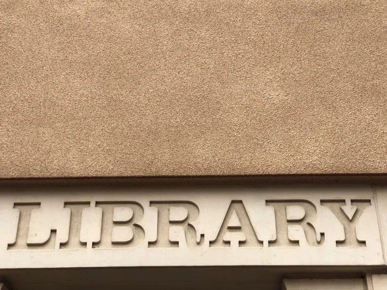 Nach Brand in Essen: Bibliothek bleibt tagelang zu