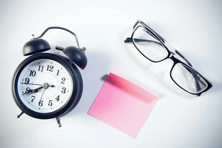 90-Minuten-Fokusblöcke: Büroarbeit flexibler mit Pausen planen