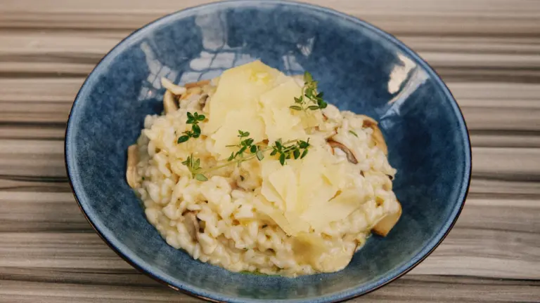 Pilz-Risotto mit Champignons cremig und stressfrei kochen