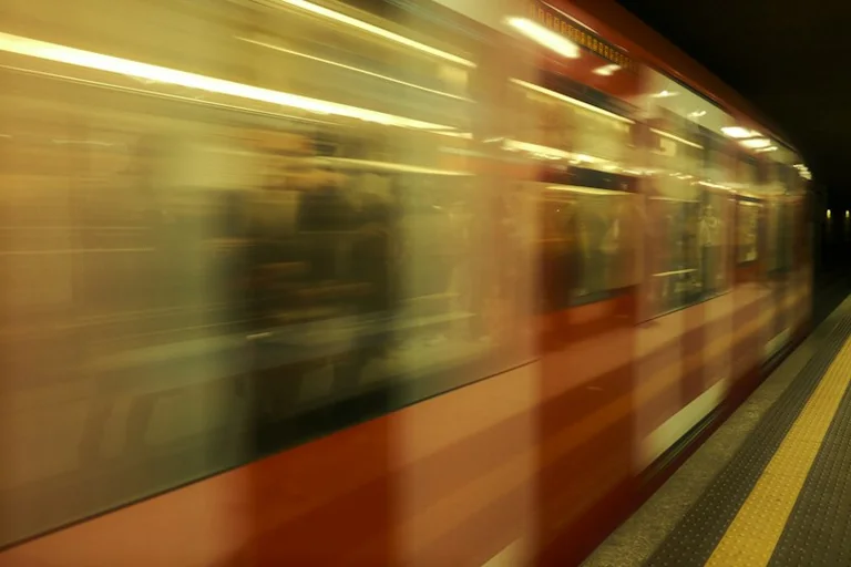 Von einem Zug träumen: Aufbruch, Tempo und Entscheidungen