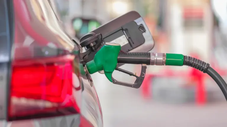 Benzin- und Dieselpreise vor Ort vergleichen: So lohnt sich der Umweg