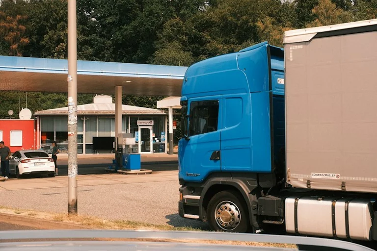 Benzinpreise entlang der Route vergleichen: So sparen Sie beim Tanken
