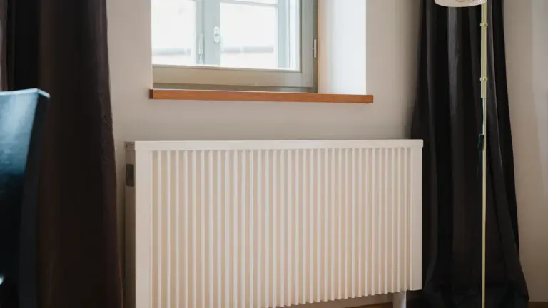 Heizkosten im Herbst: Gas, Fernwärme und Wärmepumpe vergleichen