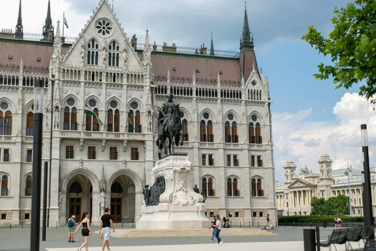 Ungarnaufstand 1956: Vom Protest in Budapest zur Flucht nach Deutschland
